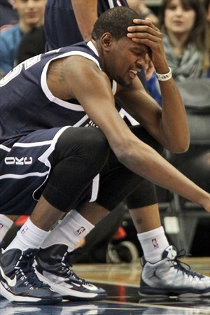 Kevin Durant se ha fracturado el quinto metatarsiano del pie derecho