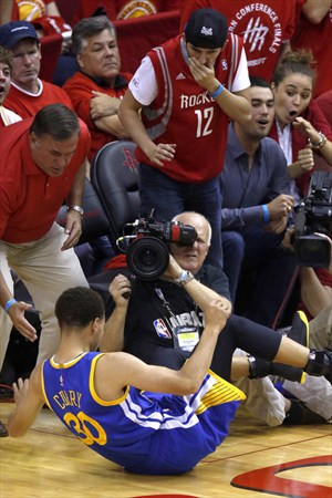 Stephen Curry sufrió una seria lesión en el Rockets-Warriors