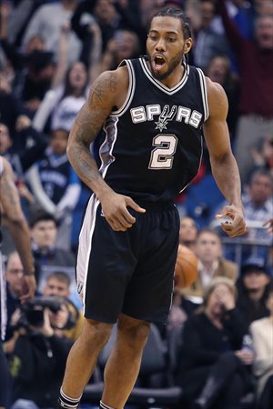 Kawhi Leonard lideró la reacción final que permitió ganar a San Antonio Spurs