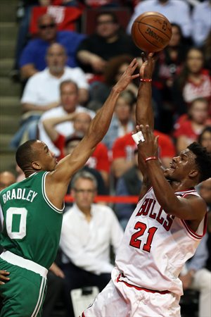 Avery Bradley y Jimmy Butler fueron los máximos anotadores del 6º partido entre Bulls y Celtics