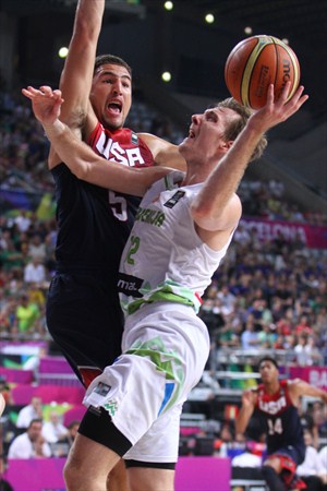 Zoran Dragic firmará por 2 temporadas con los Suns, donde ya juega su hermano Goran
