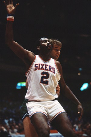 Moses Malone durante su etapa como jugador de Philadelphia 76ers