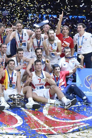Hernangómez, con el 7 abajo, ganó el oro con España en el Eurobasket