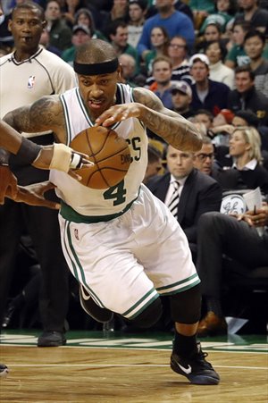 Isaiah Thomas lideró el ataque de Celtics con 33 puntos