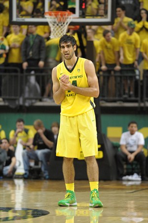 El iraní Kazemi jugando en su etapa universitaria con Oregon