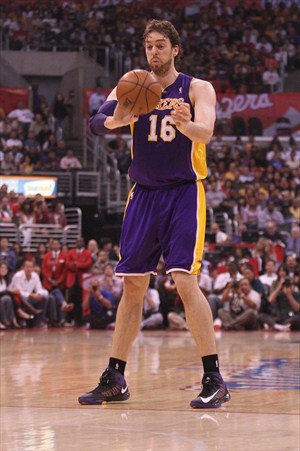 Pau Gasol aportó 24 puntos, 13 rebotes y 6 asistencias a la victoria de Lakers