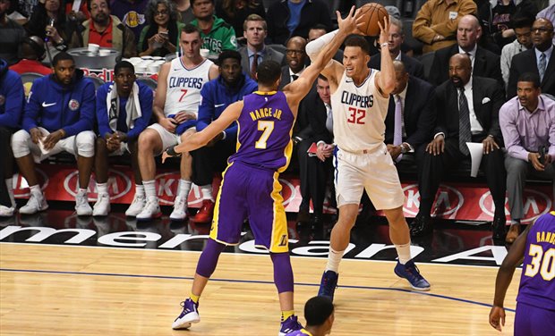 Blake Griffin ante Larry Nance Jr. en el Clippers-Lakers