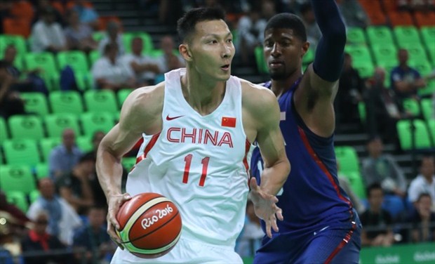 Yi Jianlian podría regresar a la NBA si la oferta de Lakers le convence