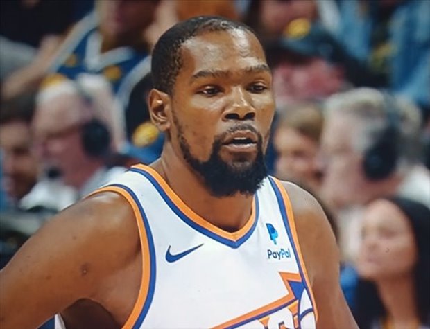 Kevin Durant fue el máximo anotador de Phoenix Suns