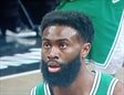 Celtics arrasó con Jaylen Brown al mando