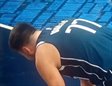 Luka Doncic arrodillado en el suelo tras caer lesionado