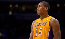 El alero Metta World Peace regresa a los Lakers