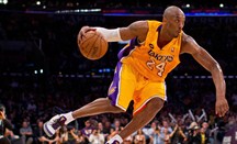 Kobe Bryant y Steve Nash vuelven en forma para impulsar la victoria de Lakers
