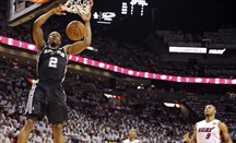 Kawhi Leonard entra en modo MVP haciendo historia con Spurs