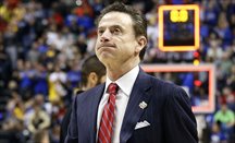 Louisville suspende a Rick Pitino en medio del escándalo