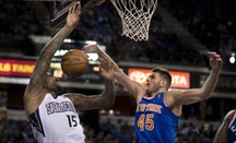 Sacramento derrota a los Knicks en la prórroga con 39 de Cousins; Melo mete 36