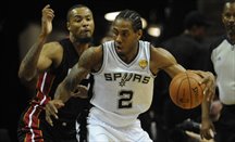 Problemas físicos para la estrella de los Spurs Kawhi Leonard