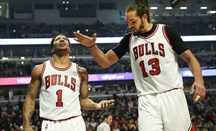 Pau Gasol y Derrick Rose tiran de los Bulls para ganar a los Sixers