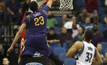 Anthony Davis y Karl-Anthony Towns brillaron en el Wolves-Pelicans