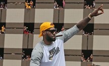 LeBron James celebra el título de los Cavs en las calles de Cleveland