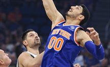 El jugador de Knicks Enes Kanter tiene problemas con la justicia turca