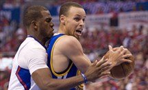 Los Warriors remontan 23 puntos en un gran duelo entre Curry y Paul