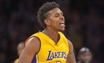 Nick Young no apura su contrato con Lakers y sale al mercado