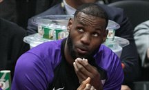 LeBron James estrena su casillero de victorias con Lakers