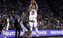 Stephen Curry está pulverizando todos los registros NBA desde el triple
