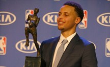 Stephen Curry se convierte en el primer MVP unánime de la historia