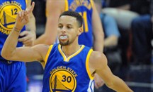 Stephen Curry metió 31 puntos en una complicada victoria de los Warriors