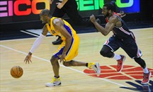 Kobe Bryant podría pasar a ejercer de base en los Lakers