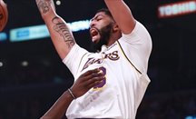 Lakers domina a Utah para seguir marcando el paso en el Oeste