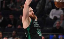 Aron Baynes opta por quedarse en Boston Celtics