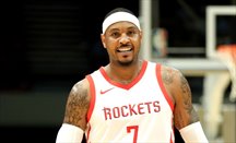 Carmelo Anthony sale por fin de Houston Rockets