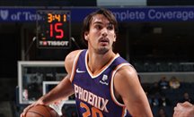 Saric seguirá jugando en Phoenix Suns