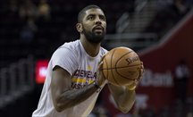 Brutal duelo de bases entre Irving y Russell en el Lakers-Cavs