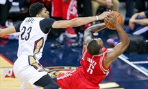 Anthony Davis abandona conmocionado el Pelicans-Rockets