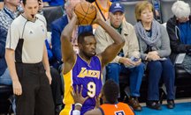 Luol Deng no va a jugar más esta temporada con Lakers