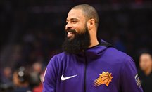 Tyson Chandler firma con los Lakers