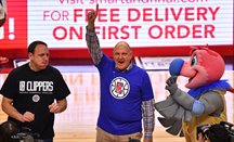 Steve Ballmer (centro) apunta alto con sus Clippers