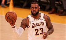 LeBron James iguala a Kobe Bryant en récord de titularidades