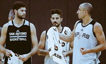Garino, Laprovittola y Ginóbili en una práctica de San Antonio Spurs