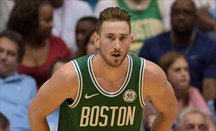 Irving se dañó el cuello en el Celtics-Hawks