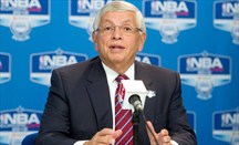 El ex comisionado de la NBA David Stern ingresa en el Salón de la Fama