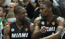 Dwyane Wade y Chris Bosh siguen los pasos de LeBron James