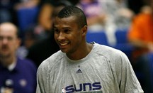 El brasileño Barbosa seguirá en Phoenix Suns hasta el final de la temporada