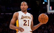 Los Lakers despiden a Chris Duhon y los Suns, a Hamed Haddadi