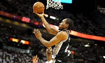 Kawhi Leonard se fractura la mano derecha en el Spurs-Thunder