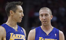 Steve Blake se ha unido en la lista de lesionados de los Lakers a Steve Nash y Jordan Farmar